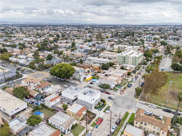 6919 S Menlo, Los Angeles CA 90044