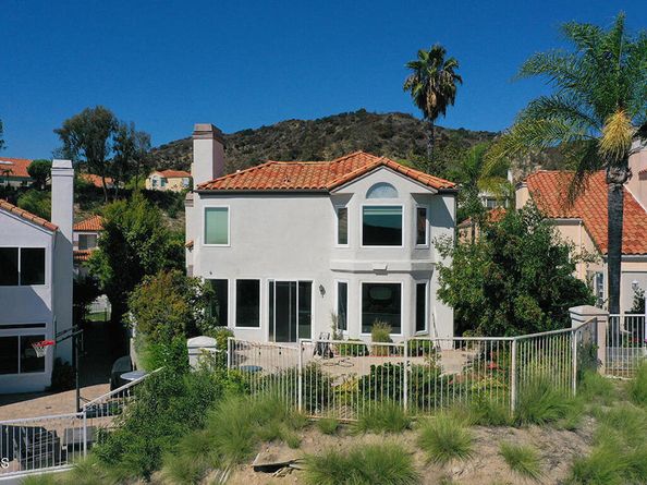 925 Calle Del Pacifico, Glendale CA 91208