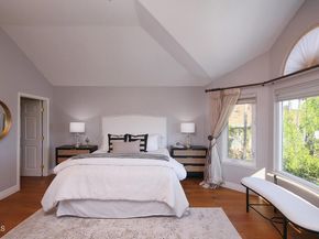 925 Calle Del Pacifico, Glendale CA 91208