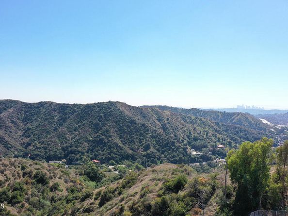 925 Calle Del Pacifico, Glendale CA 91208