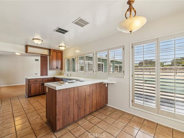 2631 Radnor Avenue, Long Beach CA 90815