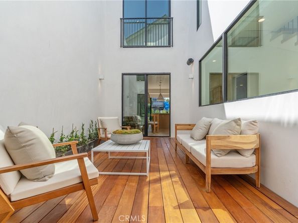 11825 Tennessee Avenue, Los Angeles CA 90064