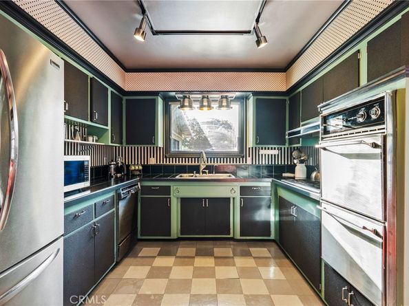 9548 Cedros Avenue, Panorama City CA 91402