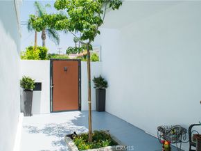 542 N Kilkea Drive, Los Angeles CA 90048