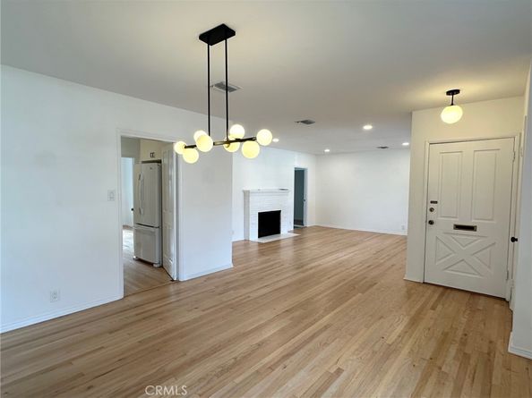 15440 Dickens Street, Sherman Oaks CA 91403