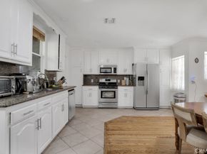 7113 Encino Avenue, Lake Balboa CA 91406