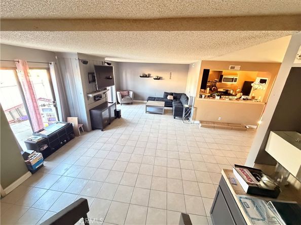 8341 De Soto 10, Canoga Park CA 91304
