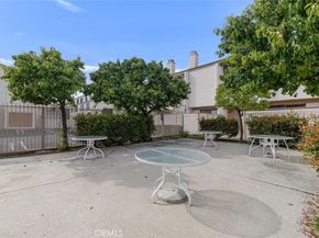 10231 Independence C17, Chatsworth CA 91311