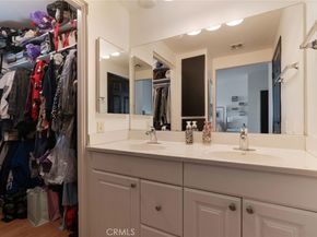 10231 Independence C17, Chatsworth CA 91311