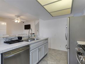 10231 Independence C17, Chatsworth CA 91311