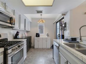 10231 Independence C17, Chatsworth CA 91311