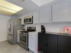 10231 Independence C17, Chatsworth CA 91311