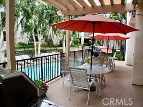 5325 Newcastle 322, Encino CA 91316