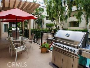 5325 Newcastle 322, Encino CA 91316