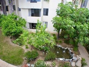 5325 Newcastle 322, Encino CA 91316
