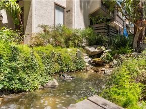 21801 Burbank 97, Woodland Hills CA 91367