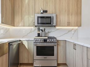 6511 N Contour Lane, North Hollywood CA 91606