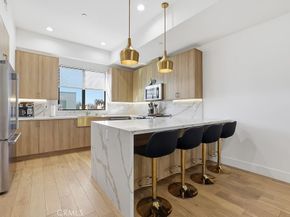6511 N Contour Lane, North Hollywood CA 91606