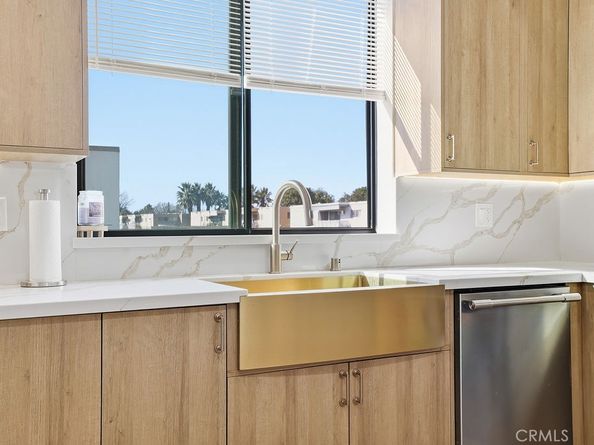 6511 N Contour Lane, North Hollywood CA 91606