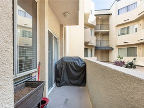 19350 Sherman 124, Reseda CA 91335