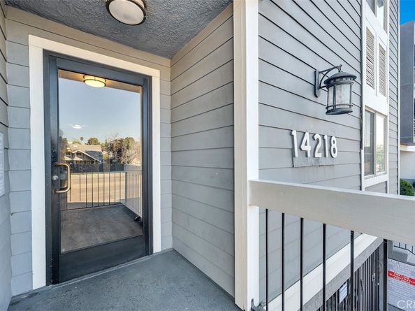 14218 Victory Boulevard, Van Nuys CA 91401