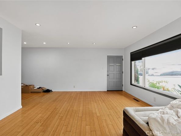 21 Alamitos, Long Beach CA 90802