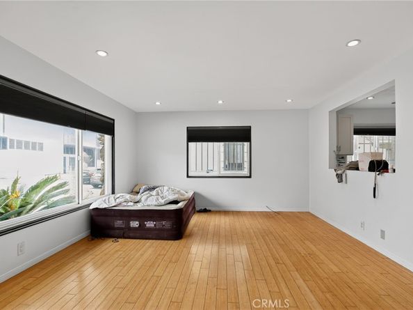 21 Alamitos, Long Beach CA 90802