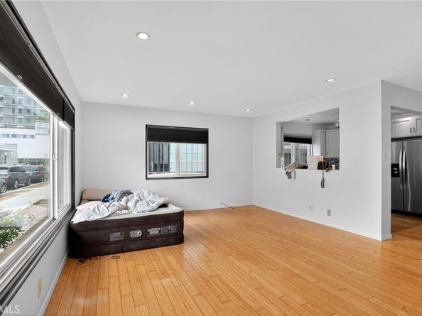 21 Alamitos, Long Beach CA 90802