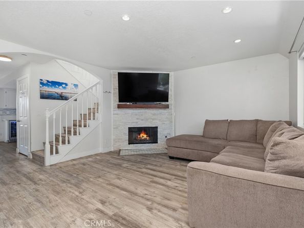 606 Lake #22 Street, Huntington Beach CA 92648