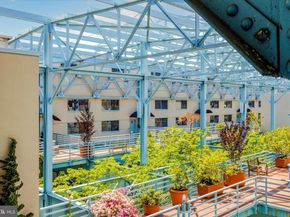 7 N Christopher Columbus Boulevard 130, Philadelphia PA 19106