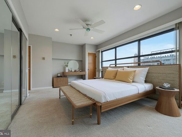 7 N Christopher Columbus Boulevard 130, Philadelphia PA 19106