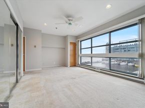 7 N Christopher Columbus Boulevard 130, Philadelphia PA 19106