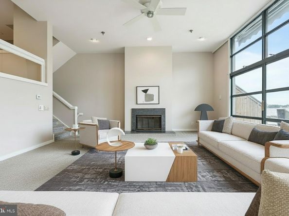 7 N Christopher Columbus Boulevard 130, Philadelphia PA 19106