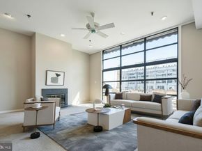 7 N Christopher Columbus Boulevard 130, Philadelphia PA 19106