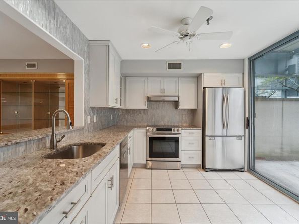 7 N Christopher Columbus Boulevard 130, Philadelphia PA 19106