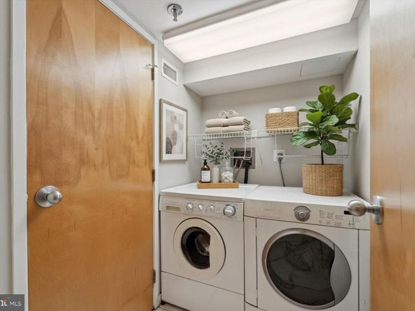 7 N Christopher Columbus Boulevard 130, Philadelphia PA 19106