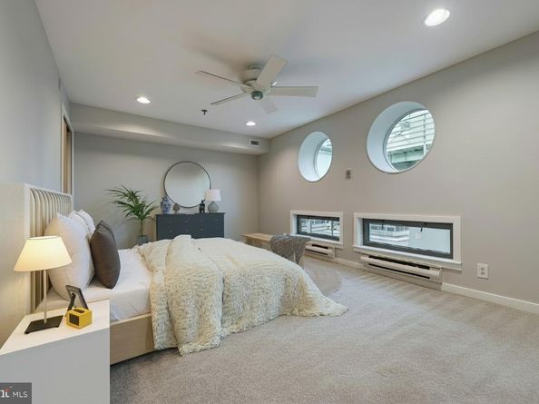 7 N Christopher Columbus Boulevard 130, Philadelphia PA 19106