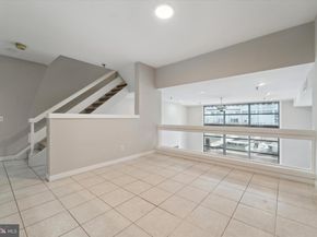 7 N Christopher Columbus Boulevard 130, Philadelphia PA 19106