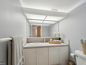 7 N Christopher Columbus Boulevard 130, Philadelphia PA 19106