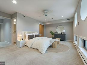 7 N Christopher Columbus Boulevard 130, Philadelphia PA 19106