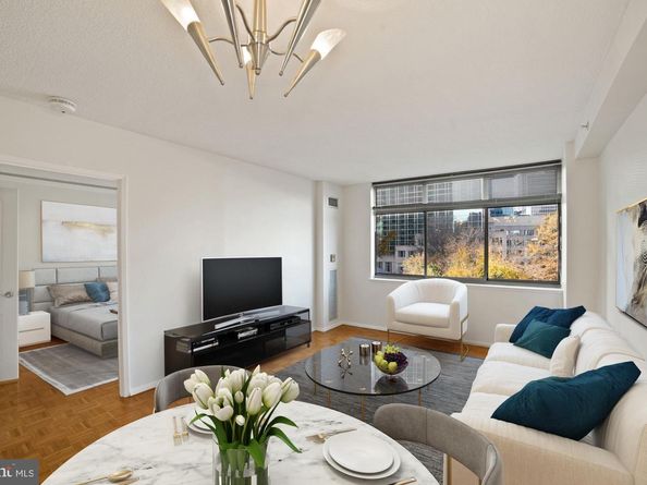 7111 Woodmont Avenue 514, Chevy Chase MD 20815