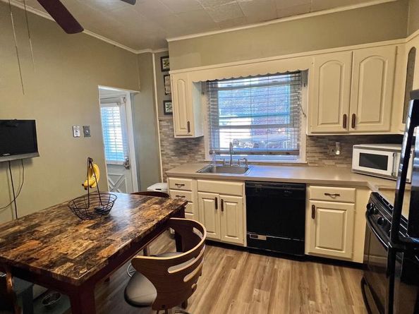 619 Clifton Avenue, Collingdale PA 19023