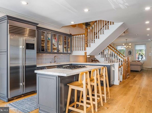609 S 9TH Street, Philadelphia PA 19147