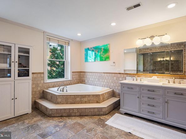 609 S 9TH Street, Philadelphia PA 19147