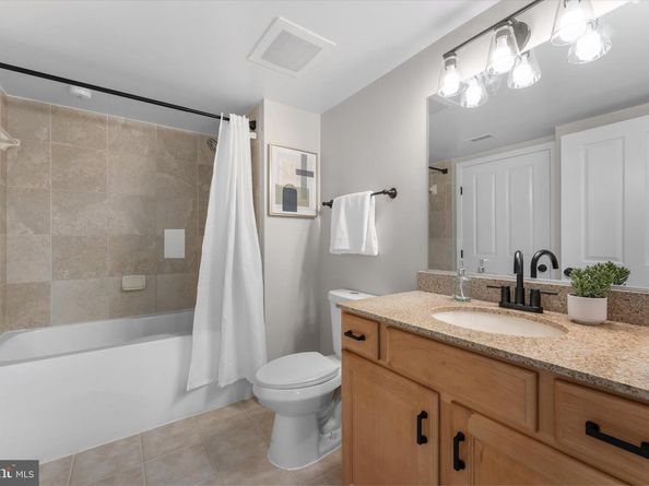 1205 N Garfield Street 711, Arlington VA 22201