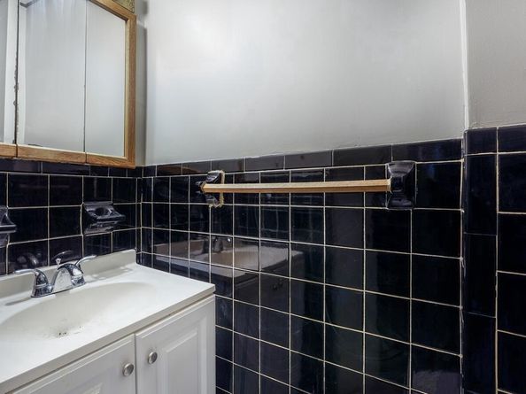 2429 S Lawrence Street, Philadelphia PA 19148