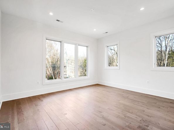2936 N Oxford Street, Arlington VA 22207