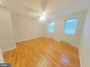 330 S 4TH Street, Philadelphia PA 19106