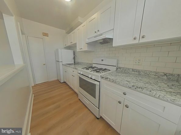 330 S 4TH Street, Philadelphia PA 19106