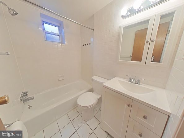 330 S 4TH Street, Philadelphia PA 19106